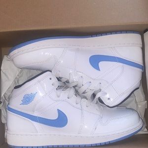 Jordan 1 Mid Legend Blue 5.5